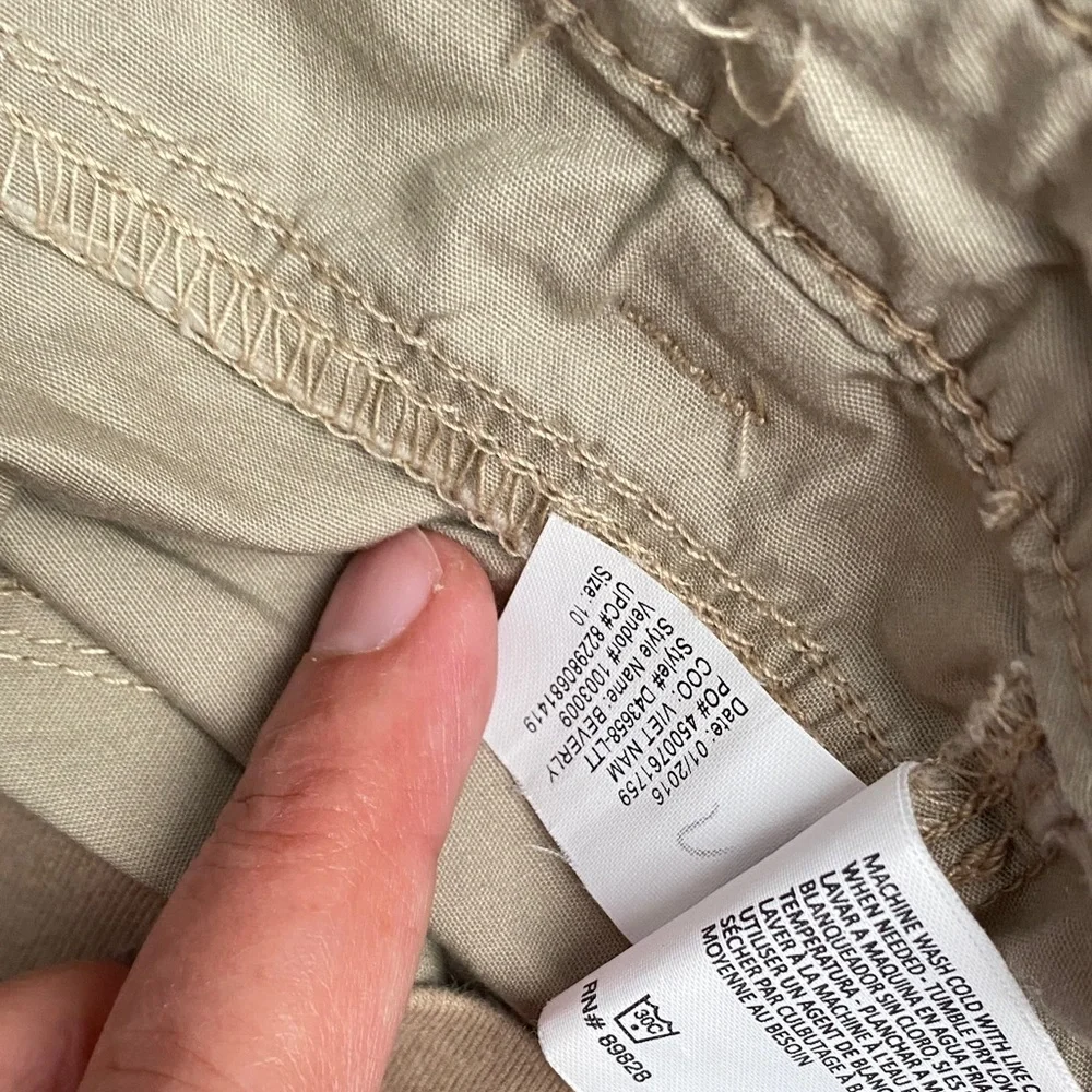 Gloria Vanderbilt Women's Beige Bermuda Shorts